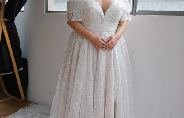 Dreamy Curves – Curvy Bridal Specialists Gallery 14