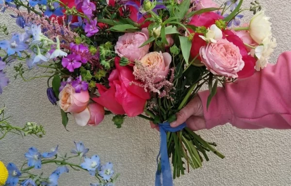 Dellis Flower Studio Gallery 7
