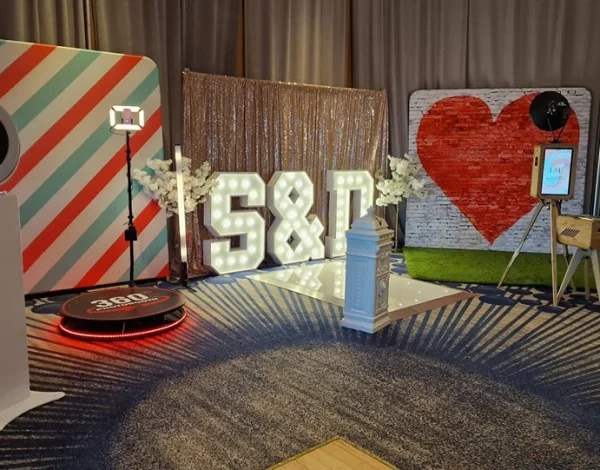 PhotoBooth / Selfie Mirror & Audio Guestbook Listing Category EntertainYou