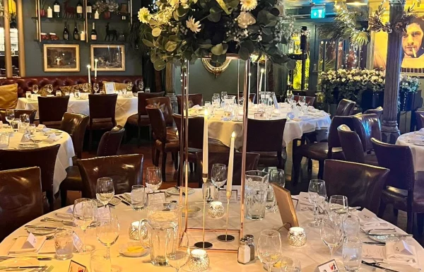 Marco Pierre White Courtyard Bar & Grill Gallery 3